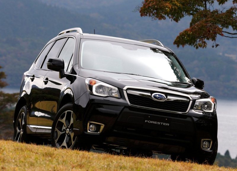Autoesittely Subaru Forester 2013