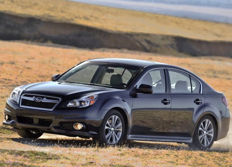Autoesittely Subaru Legacy 2013
