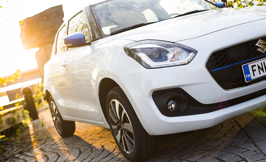 Koeajossa Suzuki Swift Hybrid - lajinsa edullisin