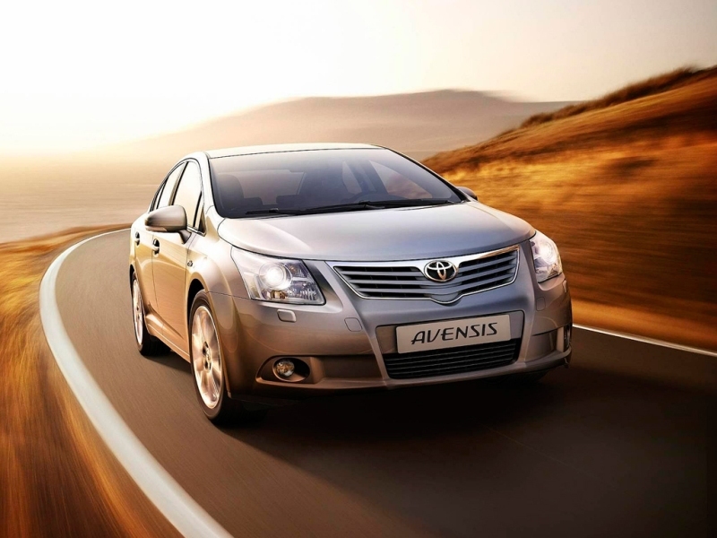 Autoesittely Toyota Avensis 2010