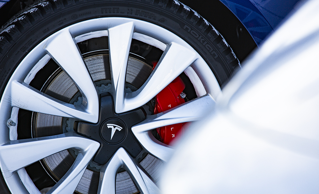 Oletko kuullut tämän sitkeän harhaluulon sähköautoista? Nokian Renkaat kumoaa väitteen