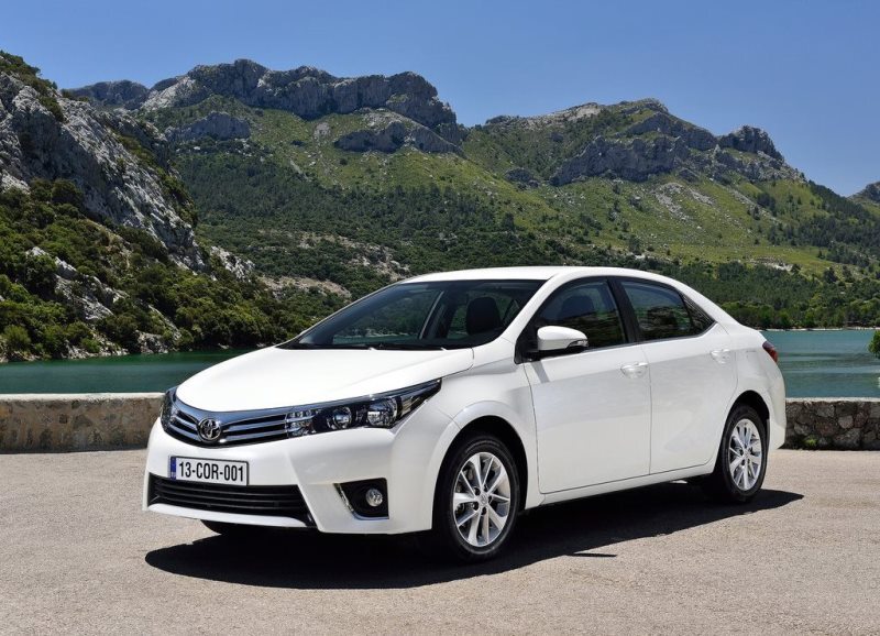 Autoesittely Toyota Corolla 2013