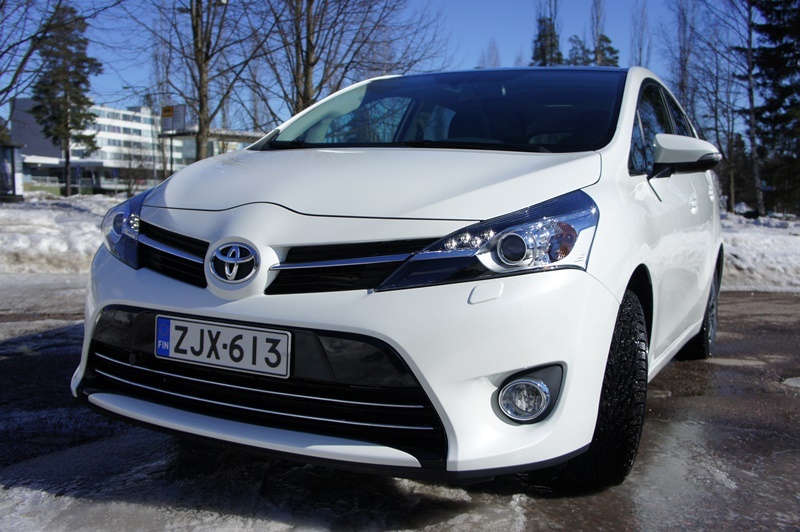 Autoesittely Toyota Verso 2013
