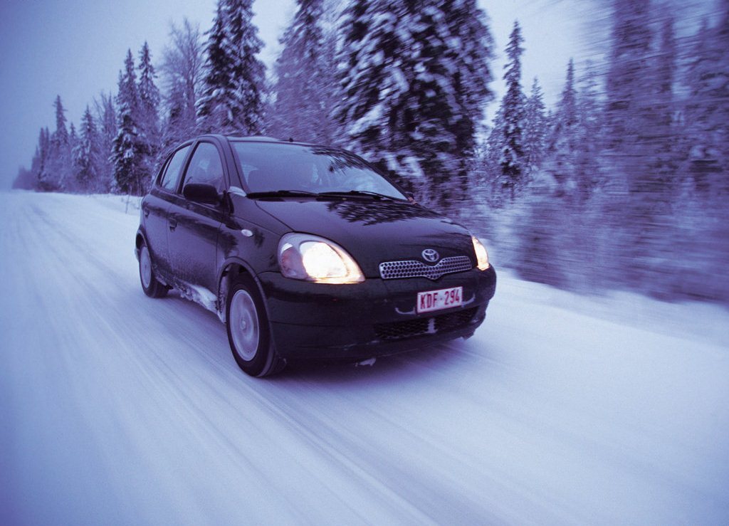 Autoesittely Toyota Yaris 1999-2005