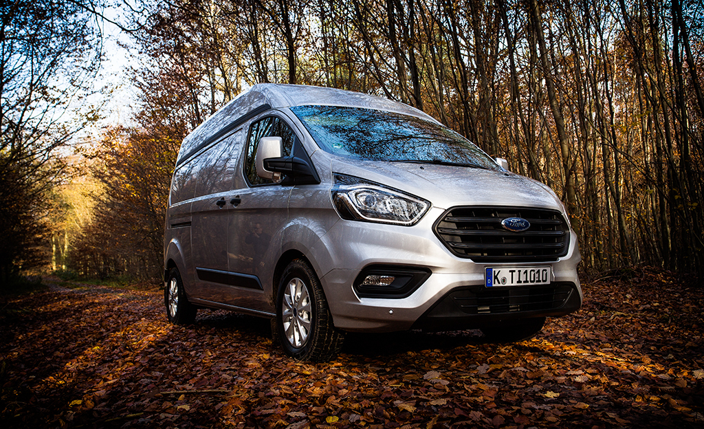 Koeajossa täysin uusi Ford Transit Custom - askelmerkit laajaan malliuudistukseen
