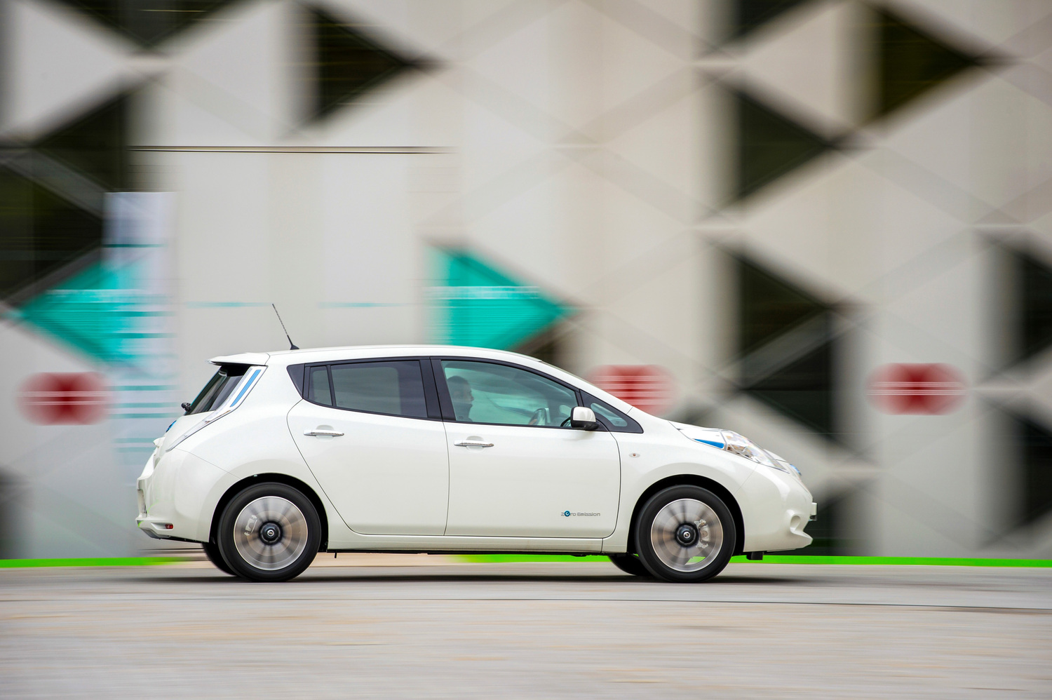Nissanilta 241 pikalaturia Saksan autobahnoille