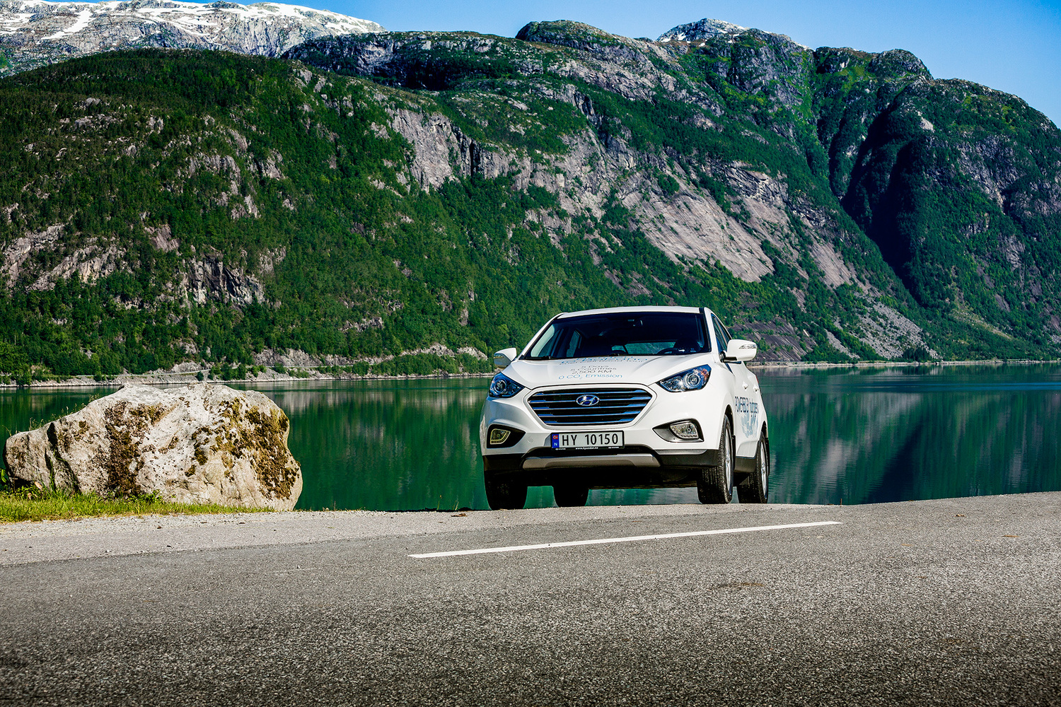 Vetyauto Hyundai Norjan hienoissa maisemissa