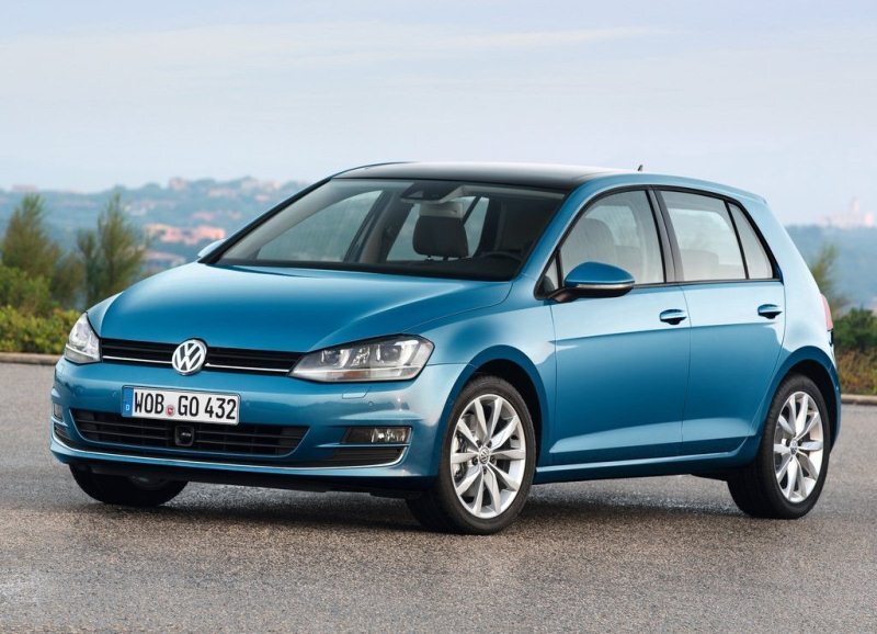 Autoesittely Volkswagen Golf 2012