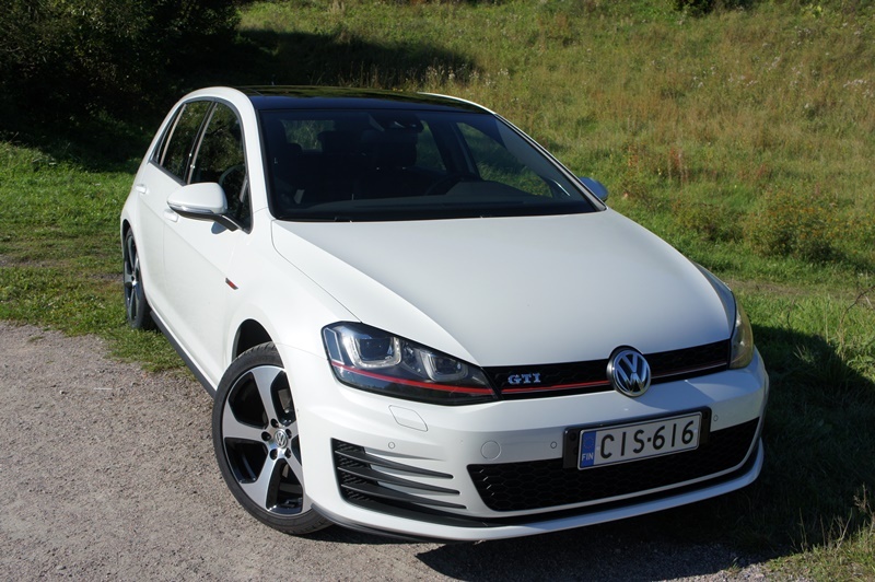 Autoesittely Volkswagen Golf GTi 2013
