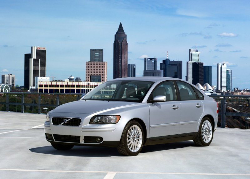 Autoesittely Volvo S40 ja V50 2004-2012