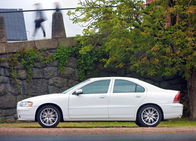 Autoesittely Volvo S60 2000-2009