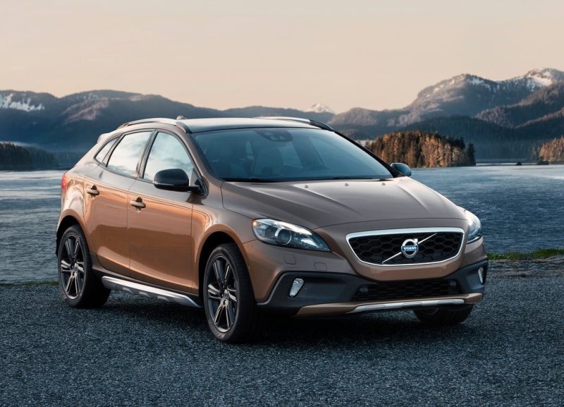 Autoesittely Volvo V40 Cross Country 2013