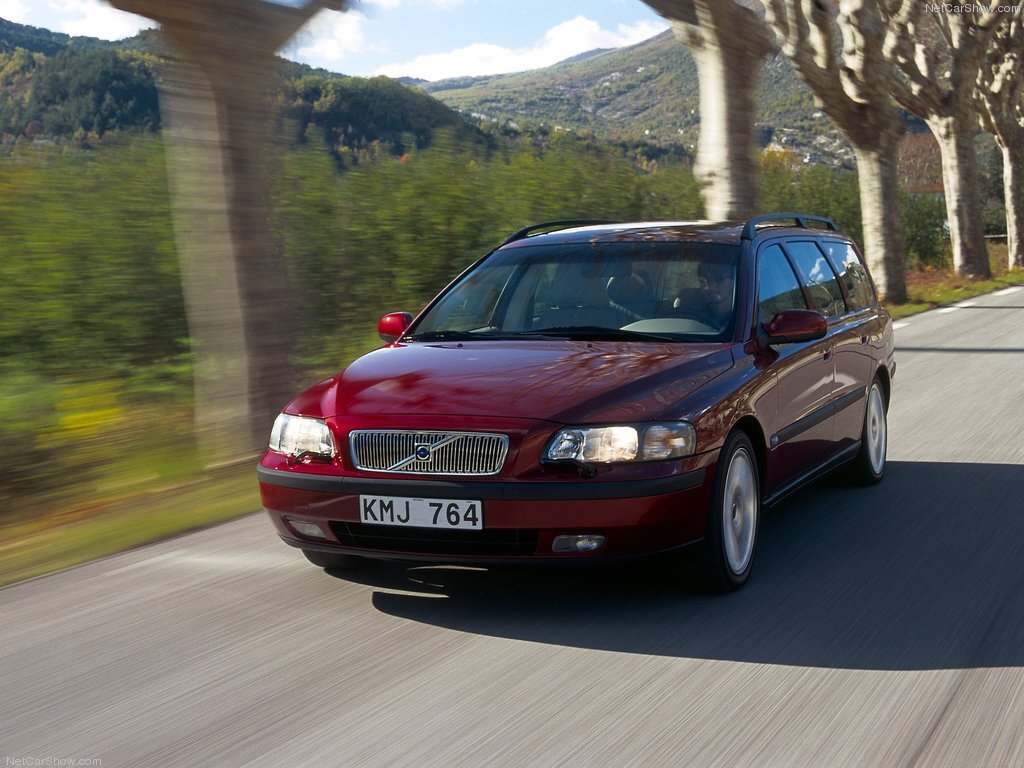 Autoesittely Volvo V70 2000-2007