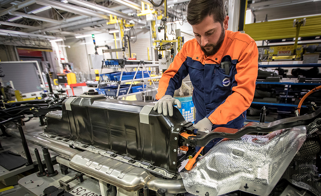 Volvolta merkittävä askel kohti sähköautoja – sopimus akuista takaa tuotannon