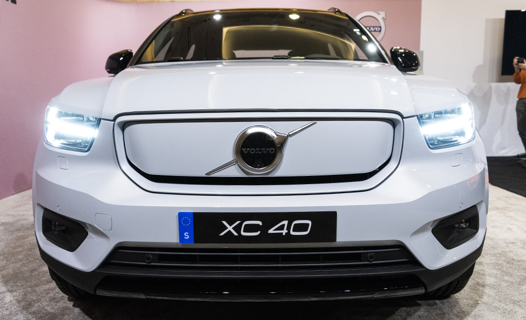 Ensifiilikset Volvo XC40 Recharge -täyssähköautosta – kuljettajan näkymä voi yllättää positiivisesti