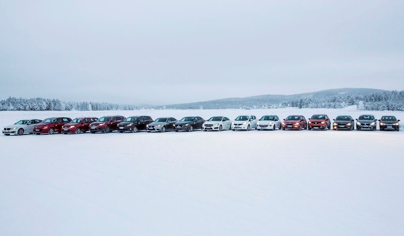 Uudella autolla hiihtolomalle? – valitse Suomen talveen sopiva ja pakkaa tavarat oikein