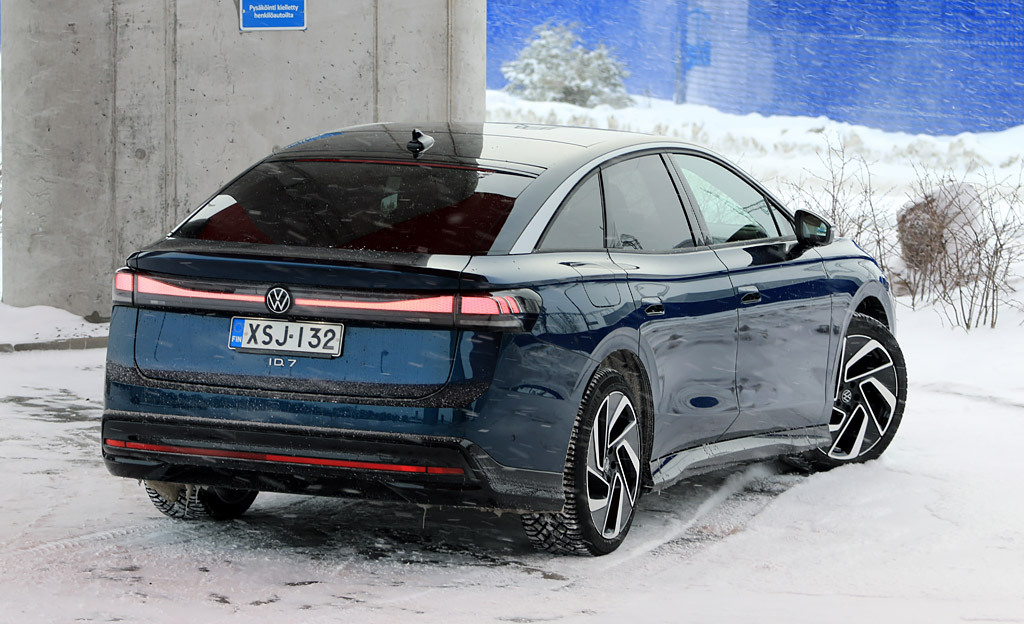 Koeajo: Volkswagen ID.7 – Niin suuri, että Passatkin kalpenee