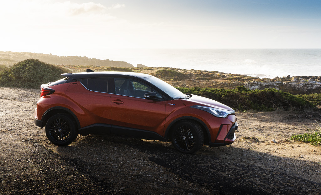 Toyota C-HR sivuprofiili