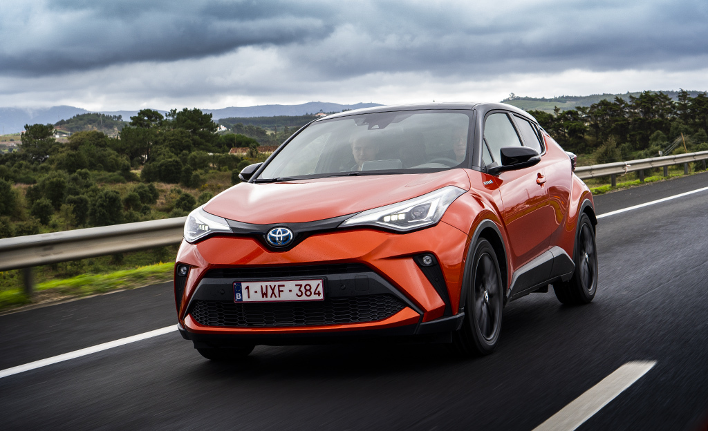 Koeajossa uudistunut Toyota C-HR (vm. 2020) – 2.0 Hybrid yllättää voimavaroilla ja maltillisella lisähinnalla
