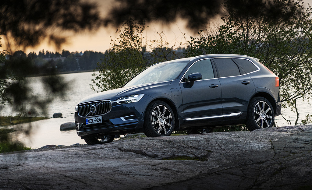 Parhaasta vieläkin parempi – Volvo XC60 T6 Recharge -lataushybridi hämmästyttää turvallisuudella ja pienillä käyttökuluilla