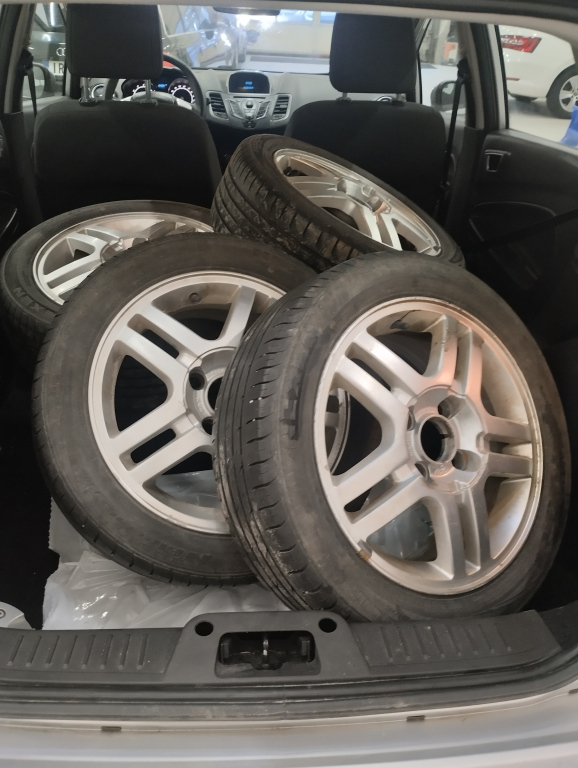 Ford Fiesta vaihtoauto