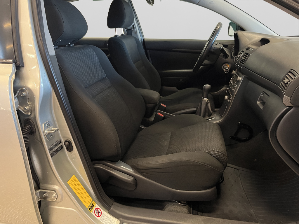 Toyota Avensis vaihtoauto