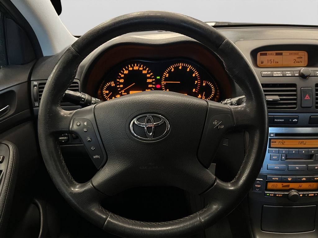 Toyota Avensis vaihtoauto
