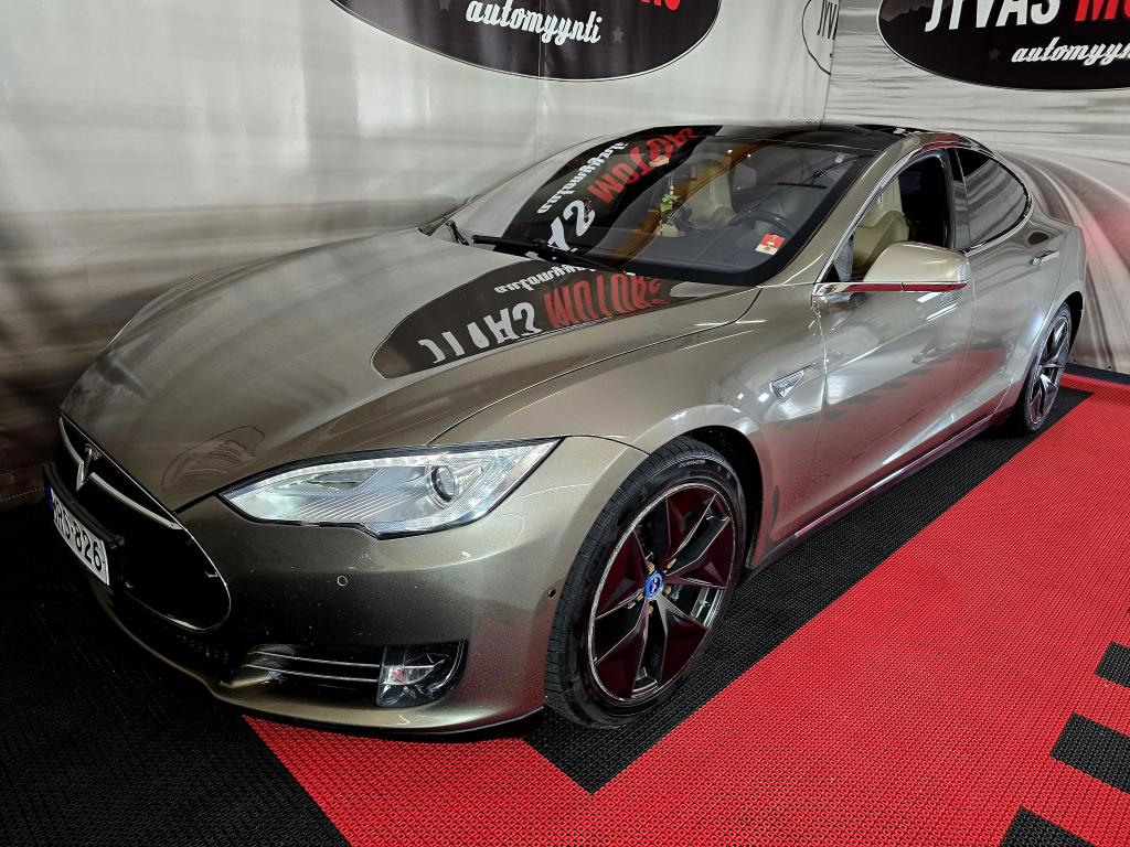 Tesla Model S vaihtoauto