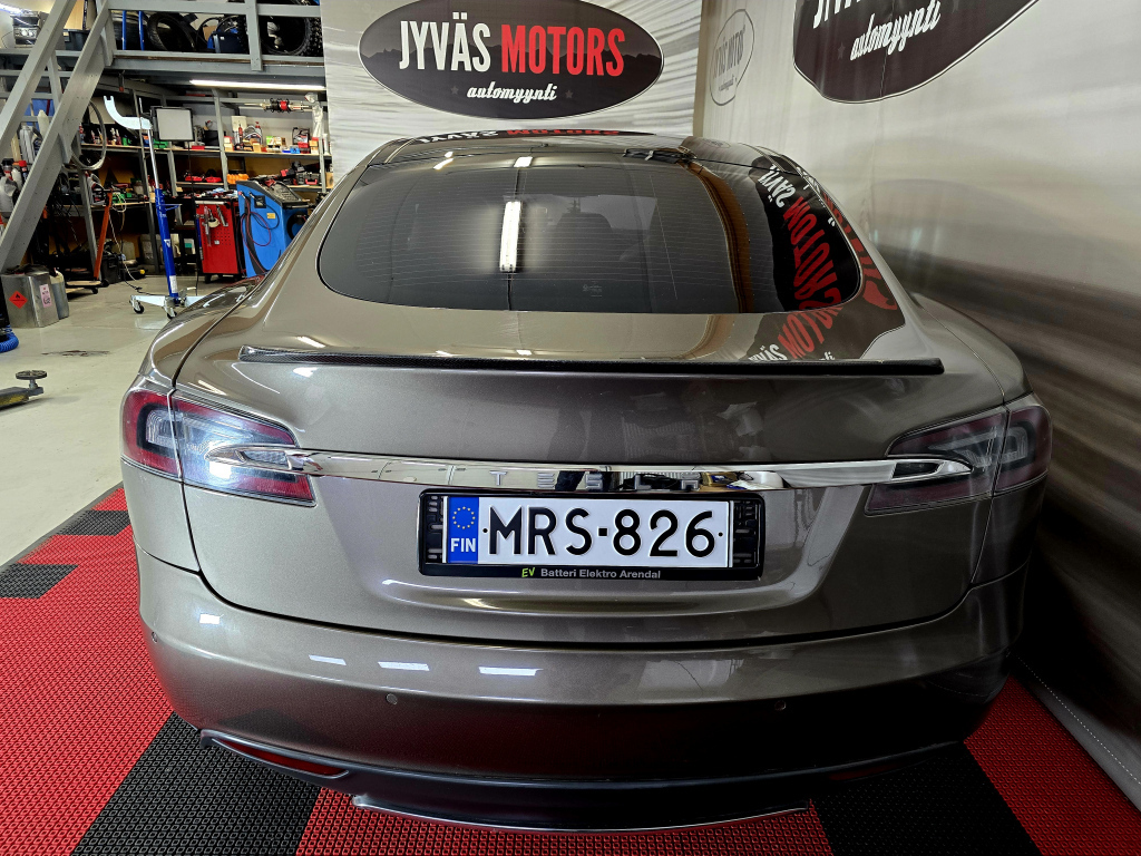 Tesla Model S vaihtoauto