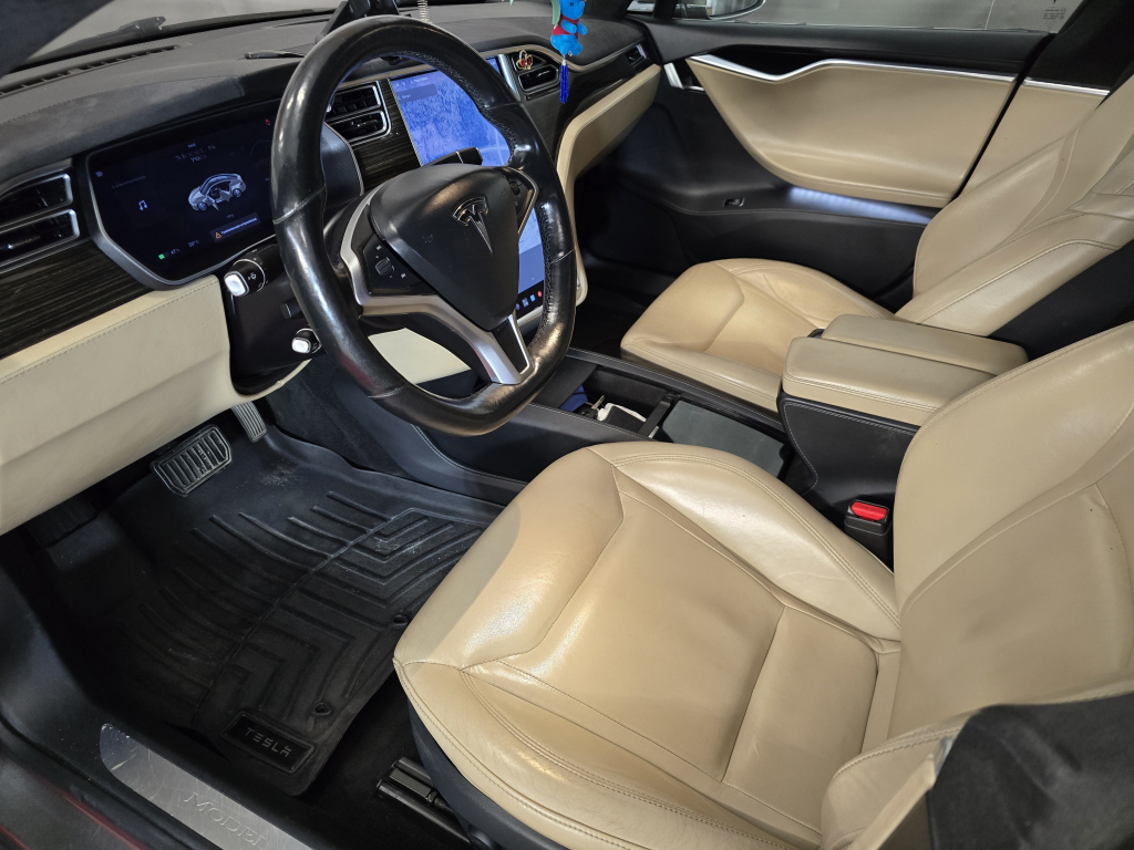 Tesla Model S vaihtoauto