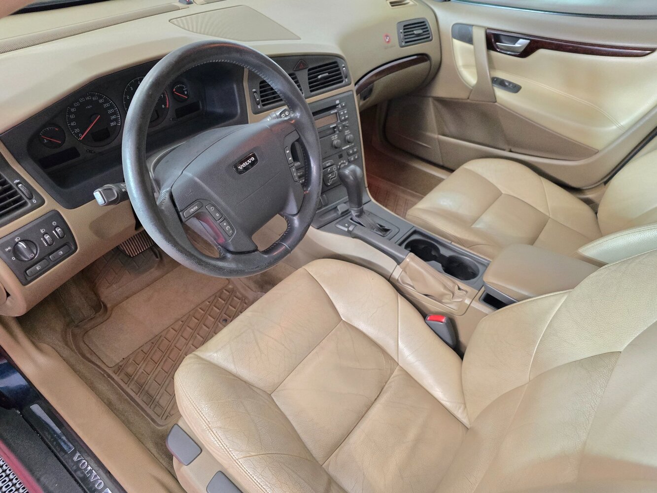 Volvo V70 vaihtoauto