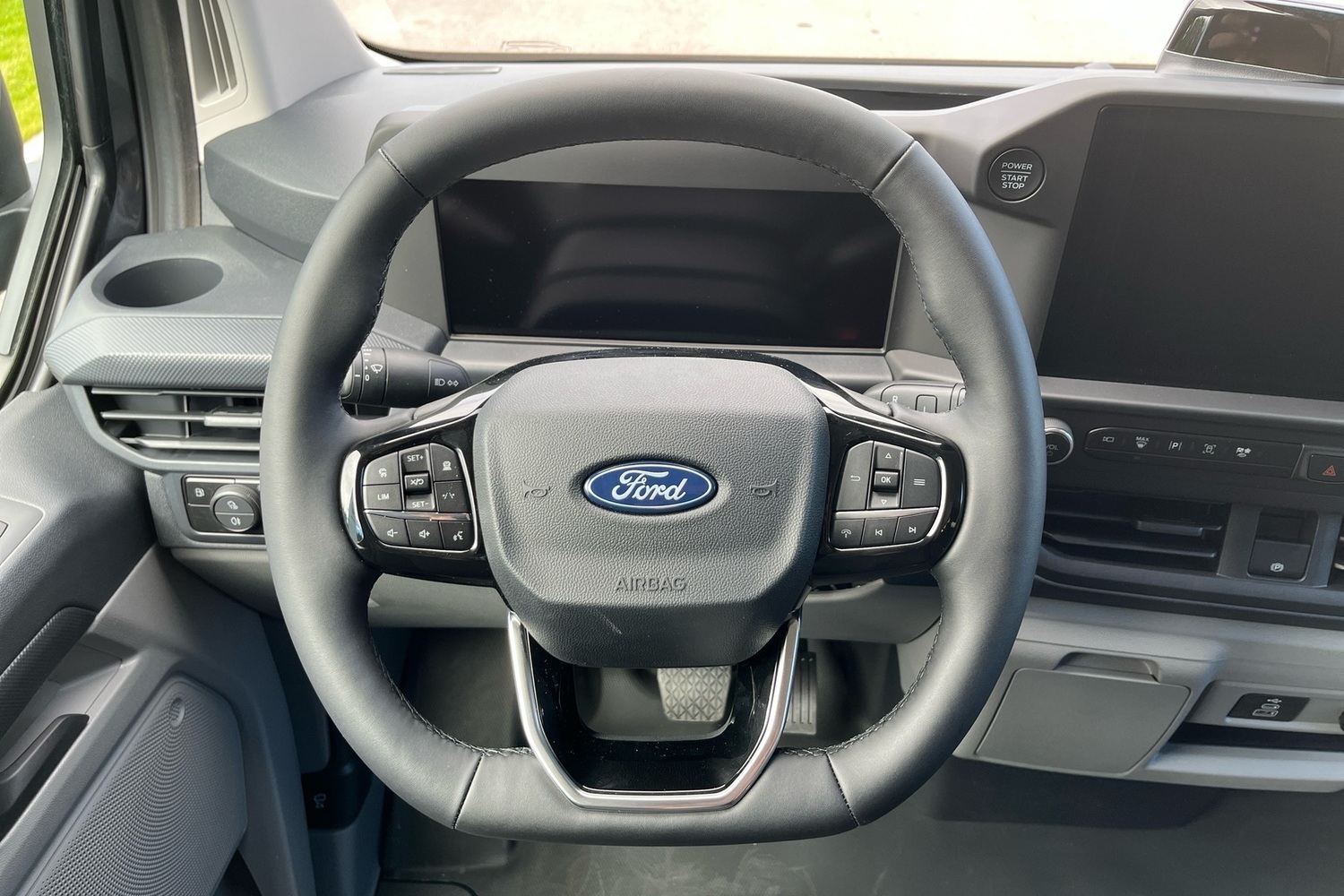heti ajoon Ford Transit Custom