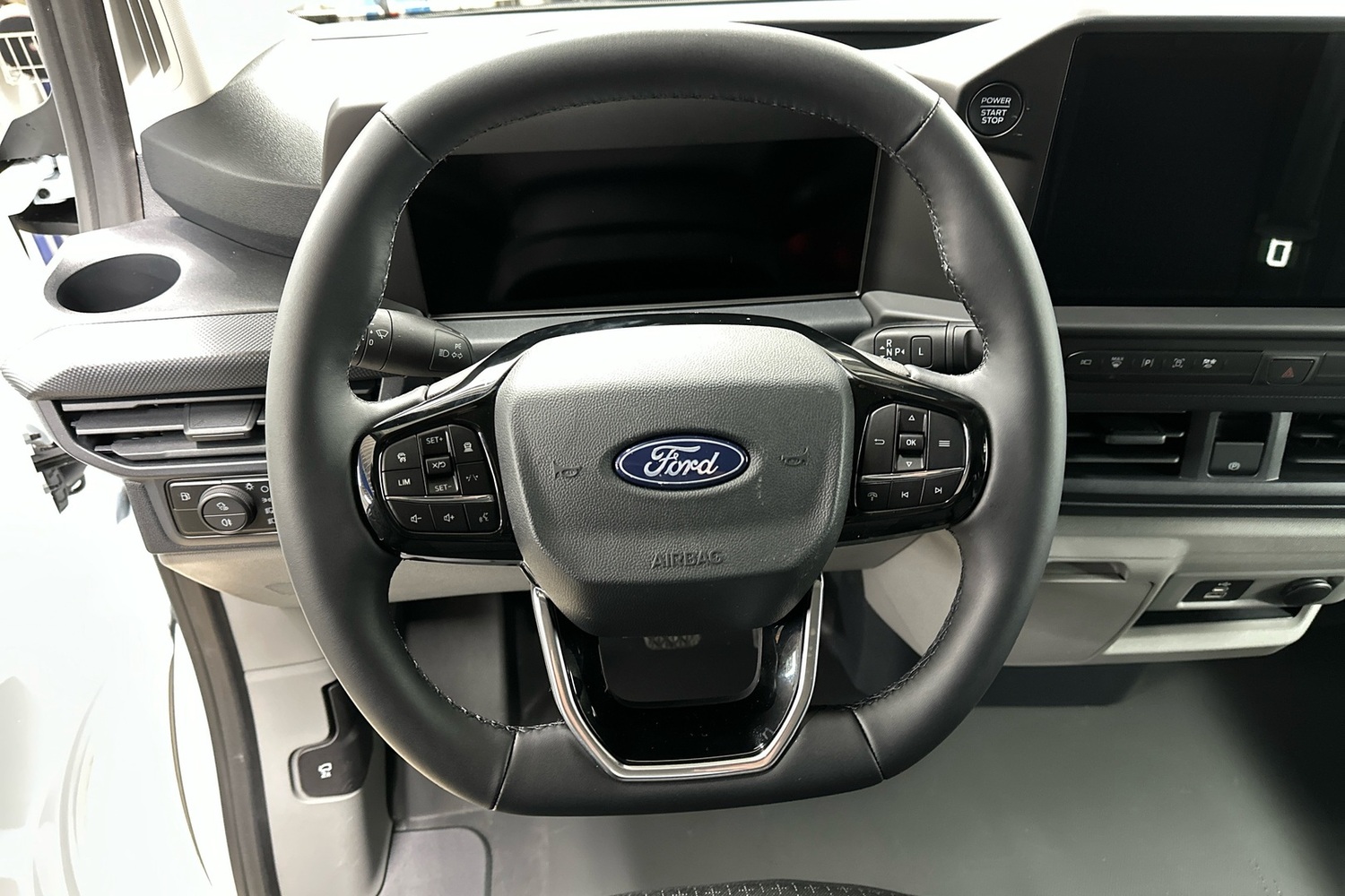 heti ajoon Ford Transit Custom