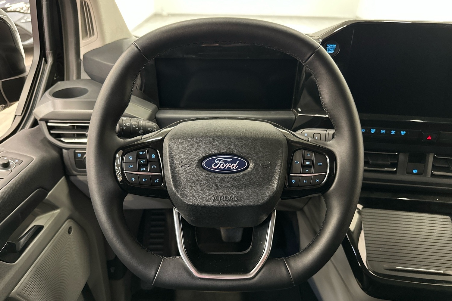 heti ajoon Ford Tourneo Custom