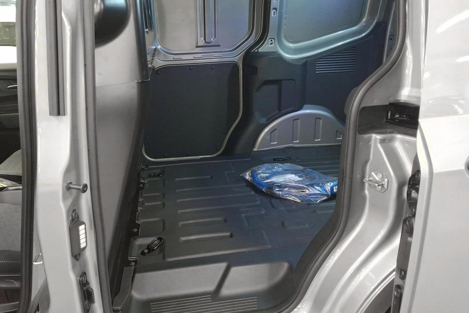 heti ajoon Ford Transit Courier