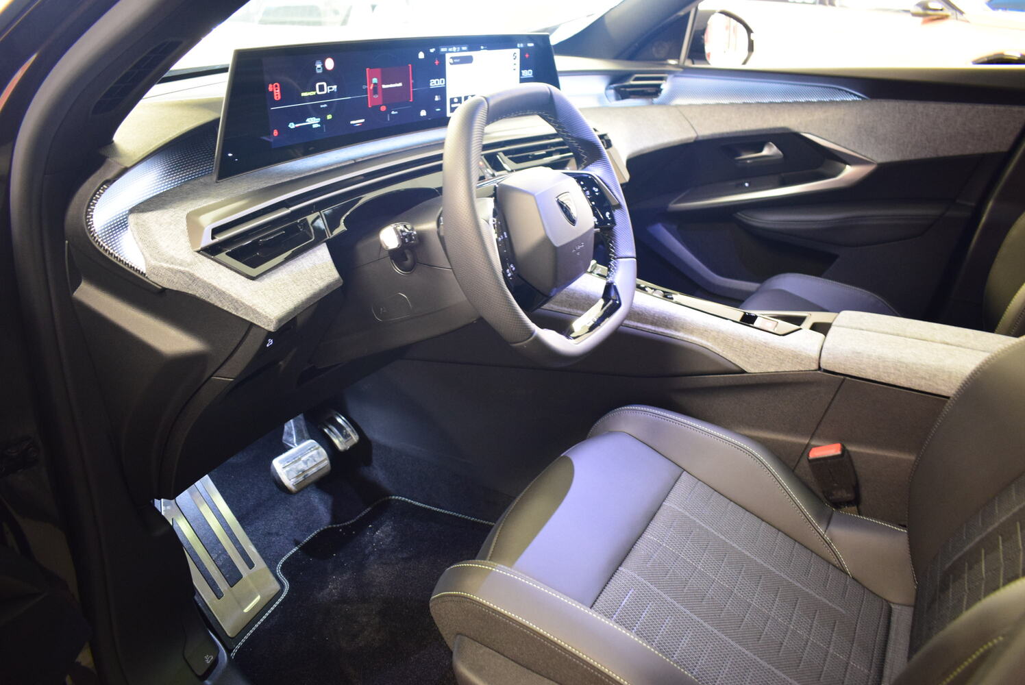 heti ajoon Peugeot E-3008