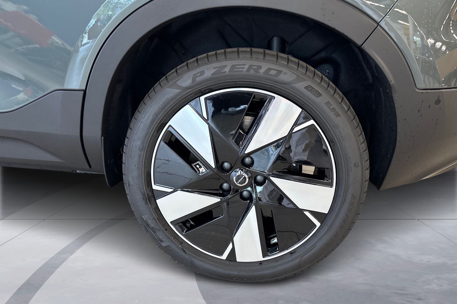 heti ajoon Volvo EX40