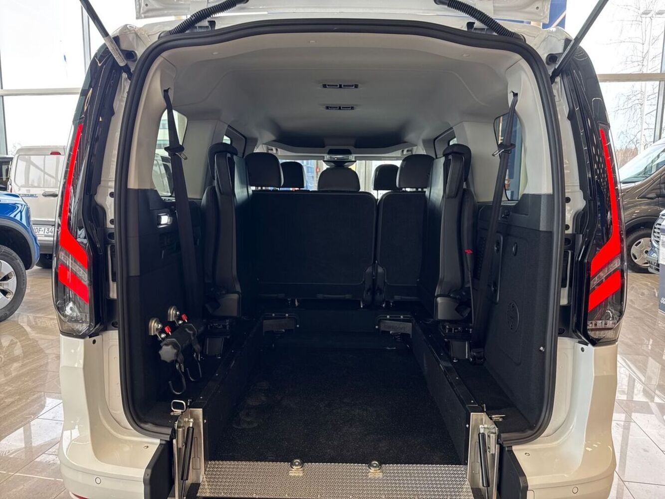 heti ajoon Ford Grand Tourneo Connect