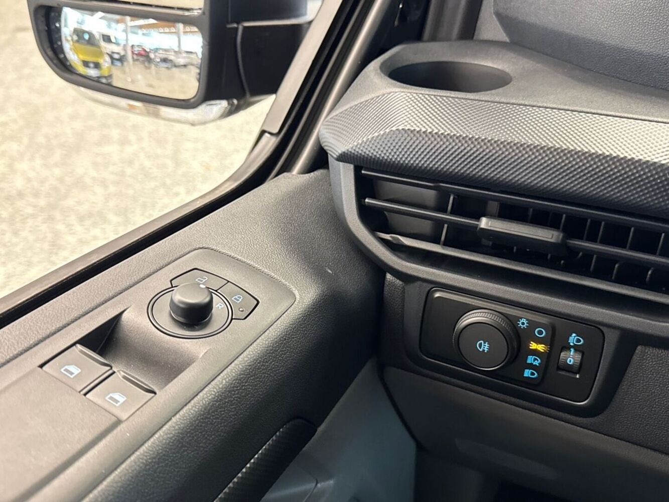 heti ajoon Ford Transit Custom
