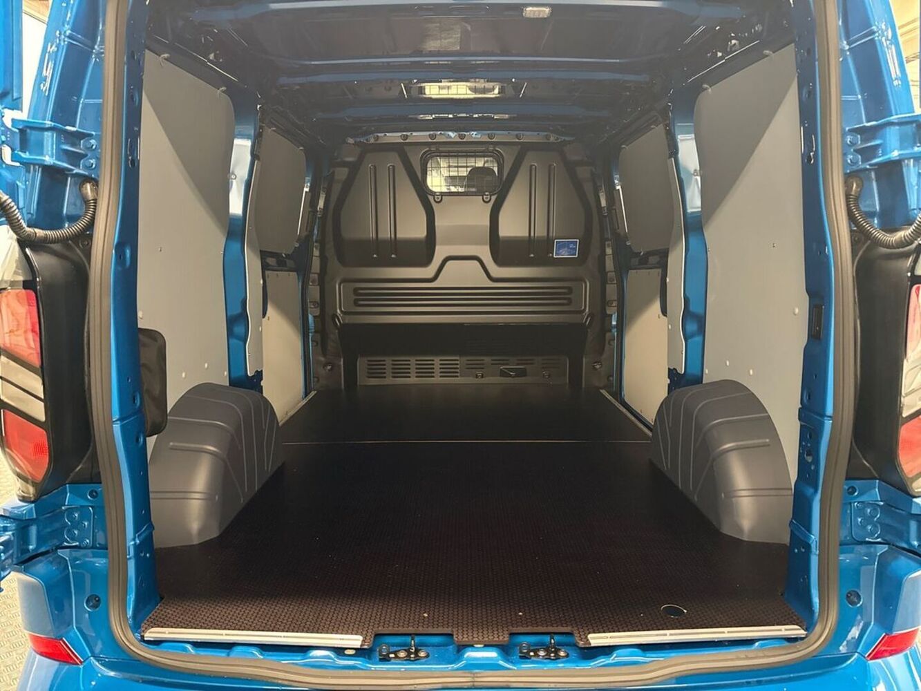 heti ajoon Ford Transit Custom