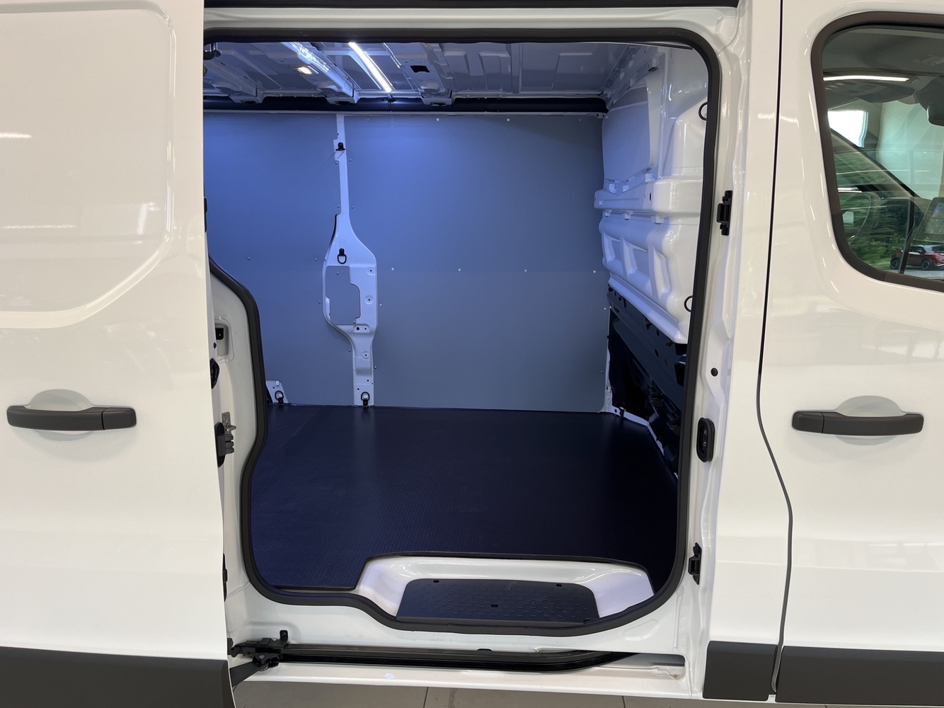 heti ajoon Nissan Primastar