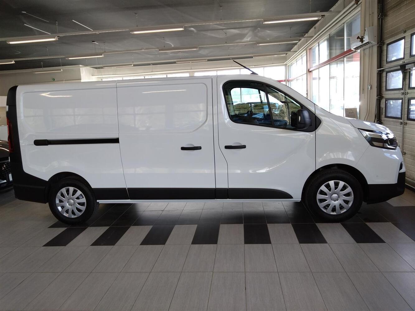 heti ajoon Nissan Primastar