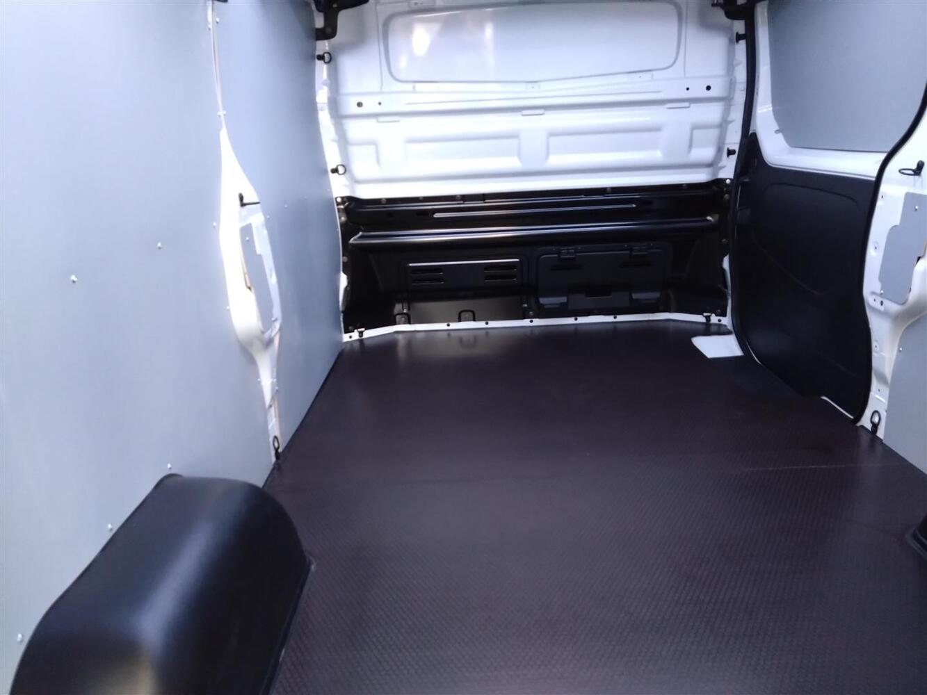 heti ajoon Nissan Primastar