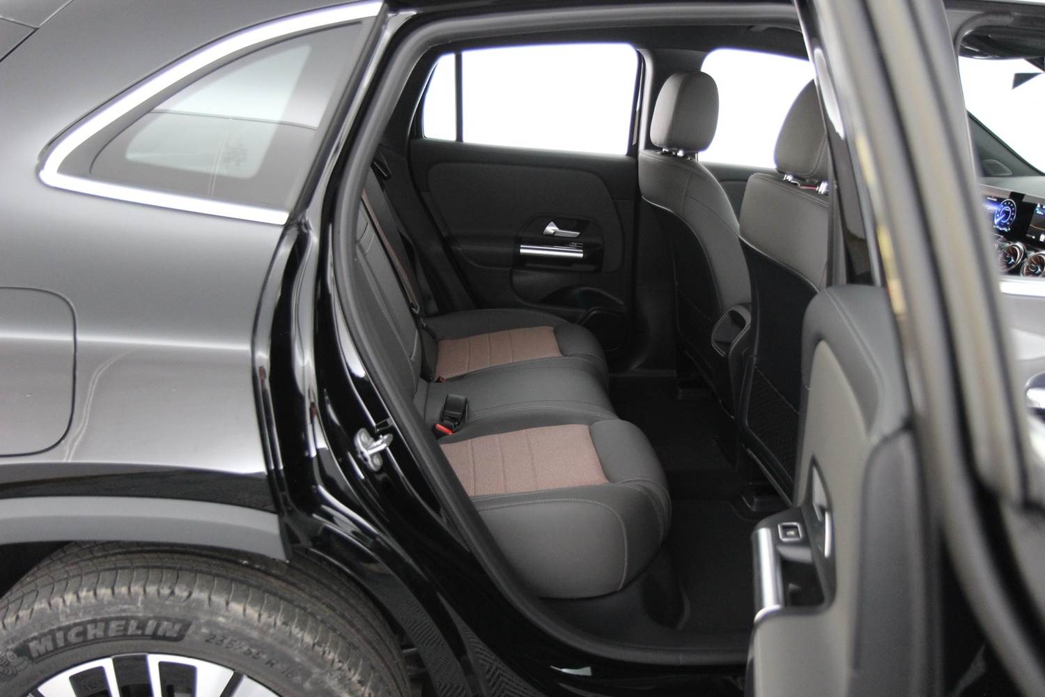 heti ajoon Mercedes-Benz EQA