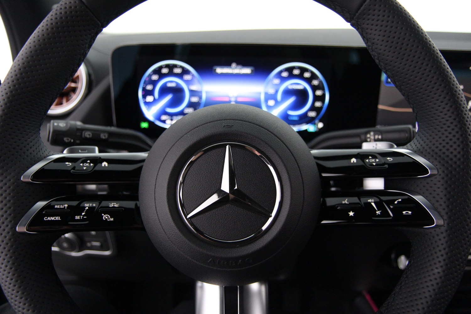 heti ajoon Mercedes-Benz EQA