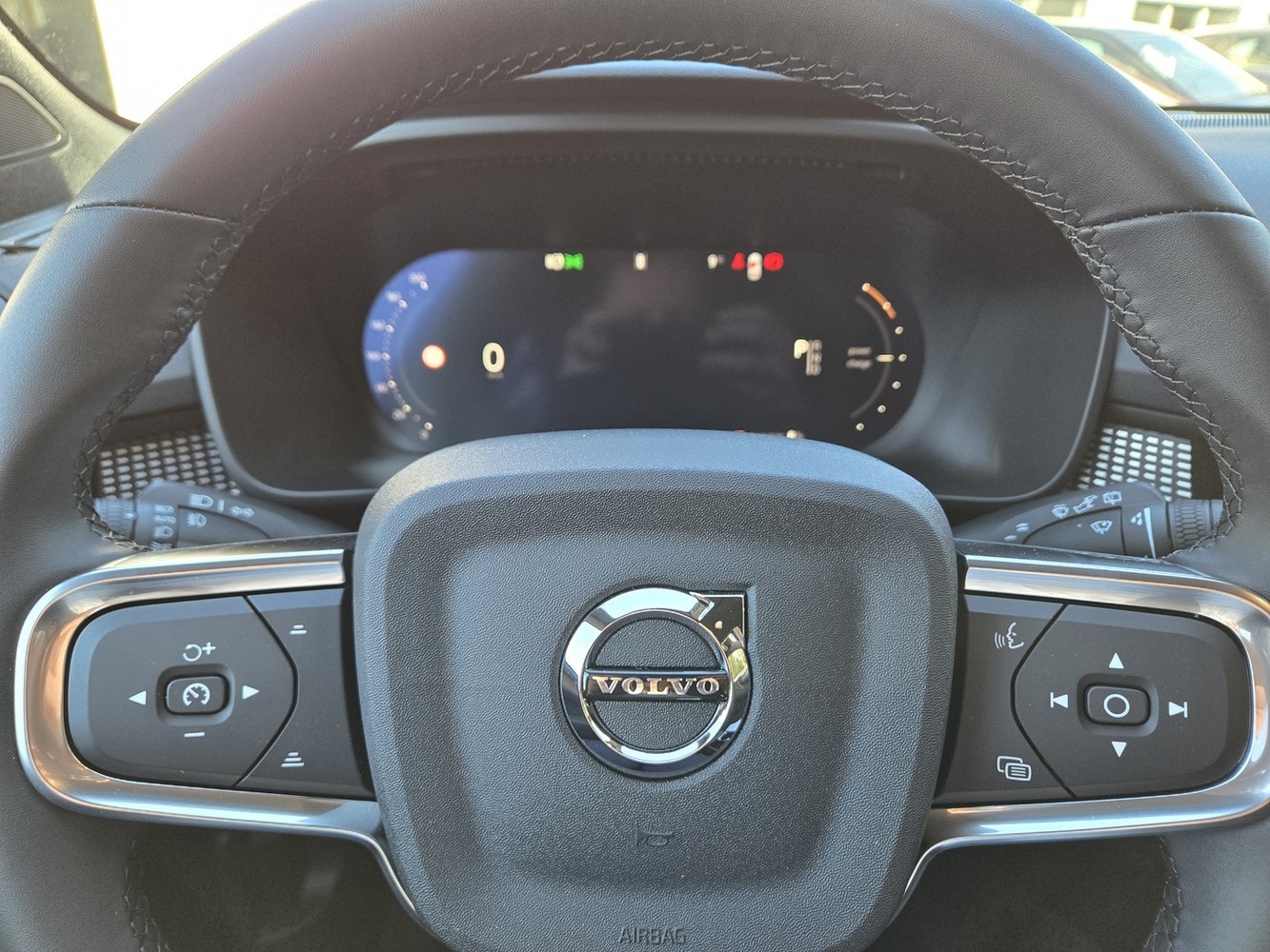 heti ajoon Volvo EX40