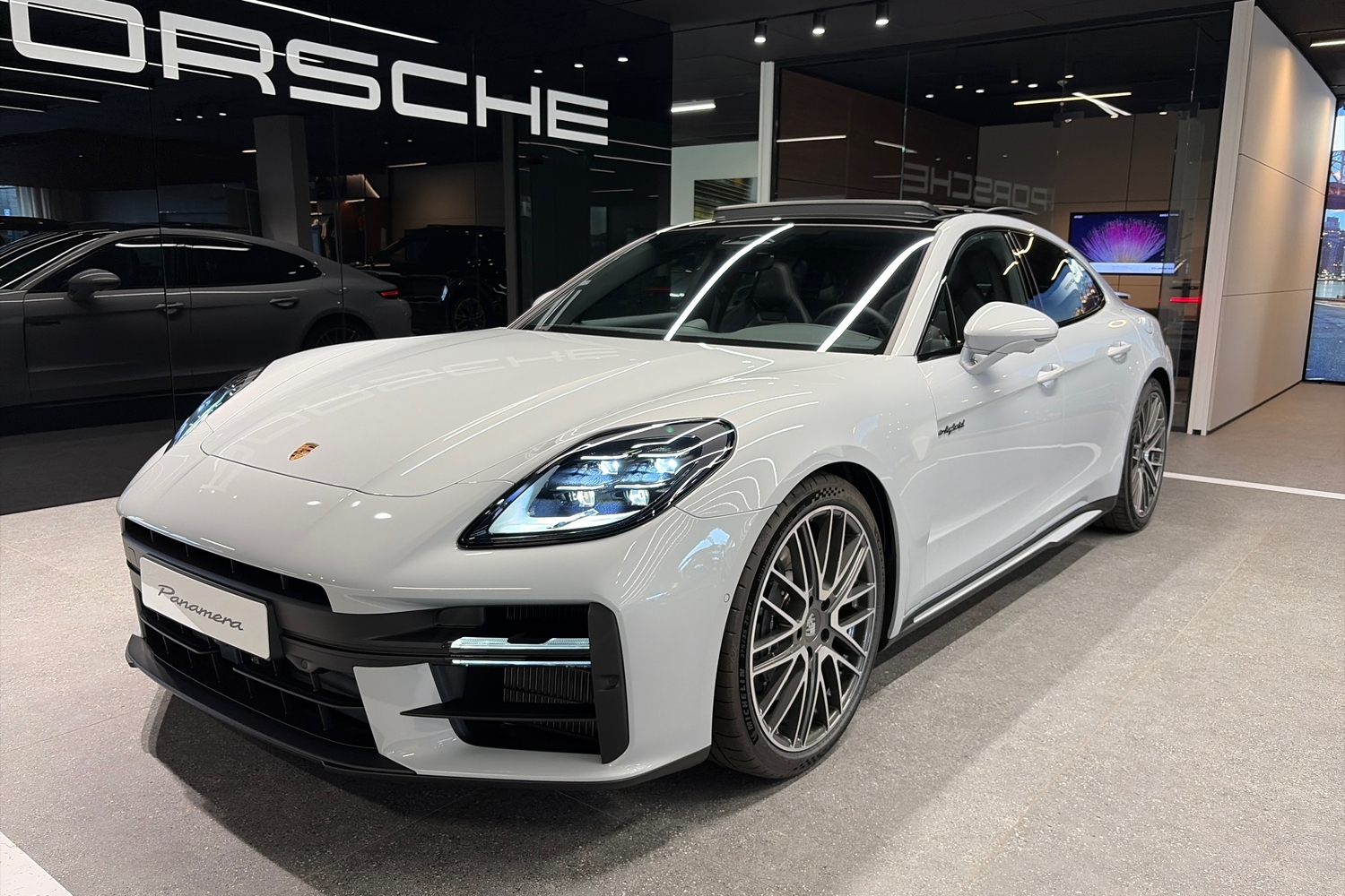 heti ajoon Porsche Panamera