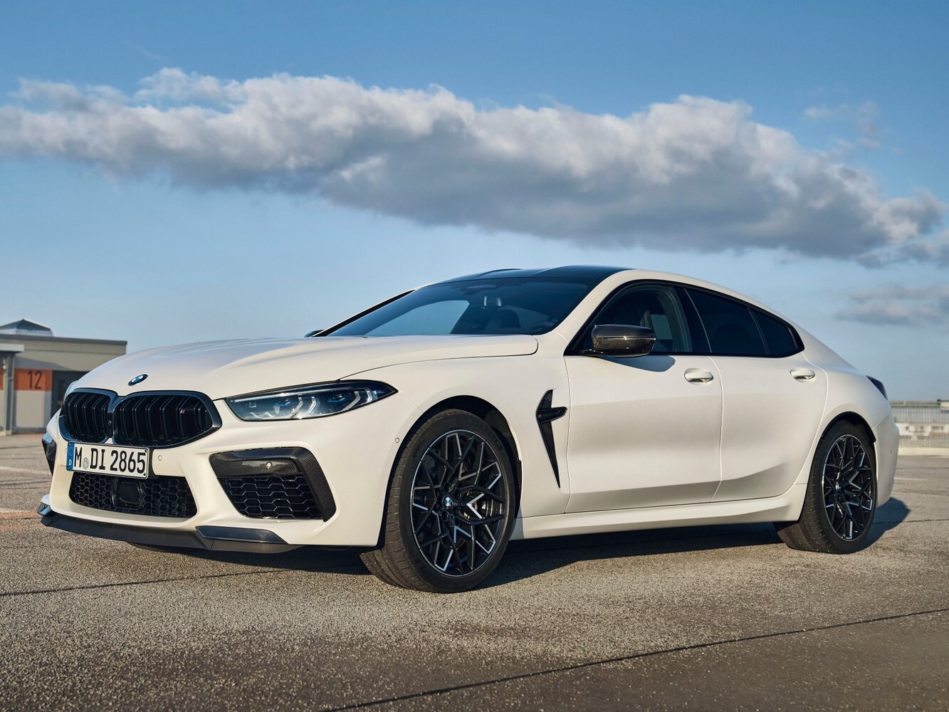 uusi BMW M8