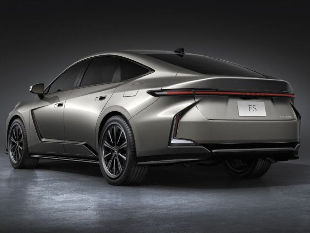 uusi Lexus ES