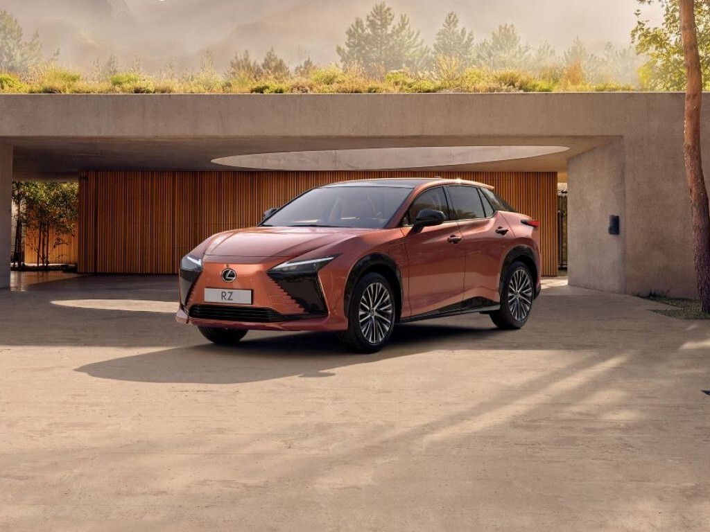 uusi Lexus RZ